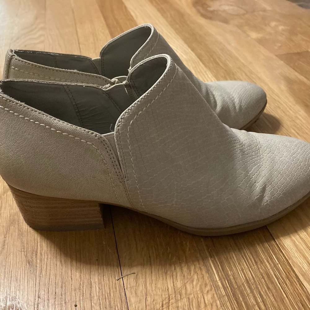 Crocodile booties